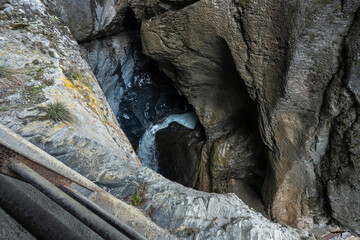 Fototapeta premium Chutes du Trümmelbach à Lauterbrunnen en Suisse