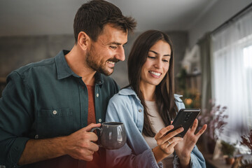 Portrait of girlfriend show mobile phone screen to her boyfriend