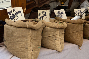 Venta de cafés en grano a granel.