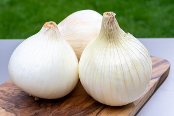 Obraz premium White sweet doux french salad onions vegetables on food market close up