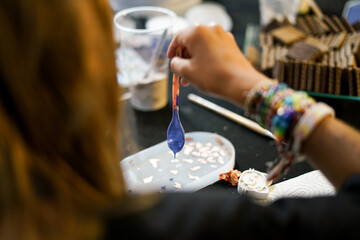 Making plaster casts with polymer plaster. Artistic workshop for kids. 