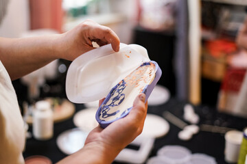 Making plaster casts with polymer plaster. Artistic workshop for kids. 