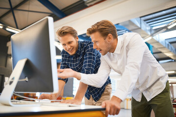 Obraz premium Business people, men and discussion with computer in office for creative collaboration, process and brainstorming. Graphic designer, conversation and online for image editing and concept development.