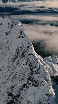 Invierno en la Monta&ntilde;a - Drone Video Vertical