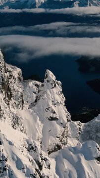 Invierno en la Monta&ntilde;a - Drone Video Vertical