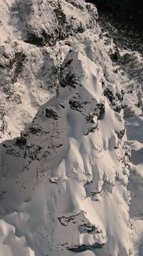 Invierno en la Monta&ntilde;a - Drone Video Vertical