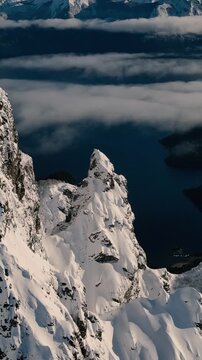 Invierno en la Monta&ntilde;a - Drone Video Vertical