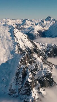 Invierno en la Monta&ntilde;a - Drone Video Vertical