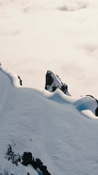 Invierno en la Monta&ntilde;a - Drone Video Vertical