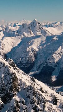 Invierno en la Monta&ntilde;a - Drone Video Vertical