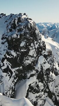 Invierno en la Monta&ntilde;a - Drone Video Vertical