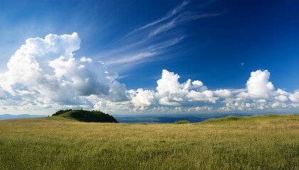 草原の向こうに見える雲