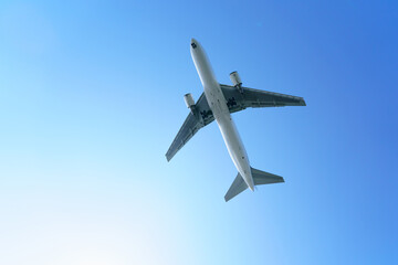 飛行機　青空