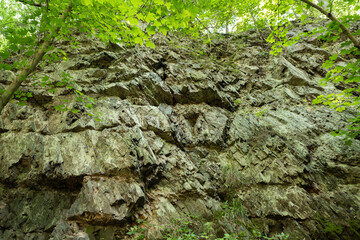 Felsformation auf dem Wanderweg vom Ilsetal nach Plessenburg im Harz