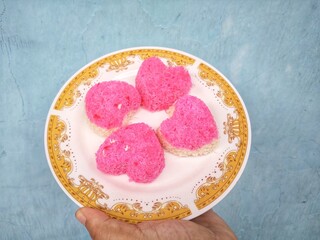 Sengkulun is a sticky rice cake, a traditional Indonesian cake made from rice flour and grated coconut