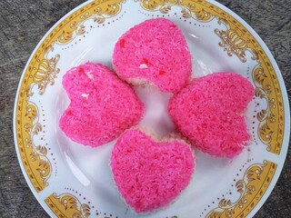 Sengkulun is a sticky rice cake, a traditional Indonesian cake made from rice flour and grated coconut