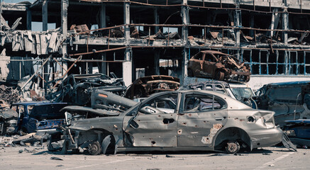 destroyed cars in a city lost in the war in Ukraine