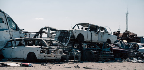 destroyed cars in a city lost in the war in Ukraine