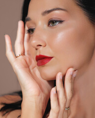 Obraz premium Glamorous Profile Portrait Of Woman With Red Lips And Luxury Jewelry