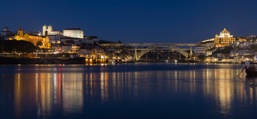 Obraz premium Nightfall in Porto, Portugal