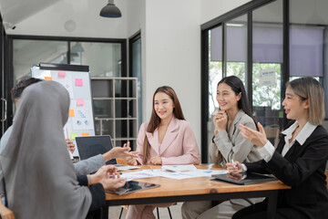 Business group Talk and consult to find solutions to work problems in the company.