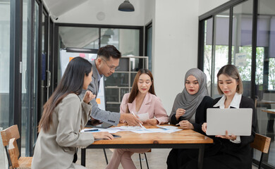 Business group Talk and consult to find solutions to work problems in the company.