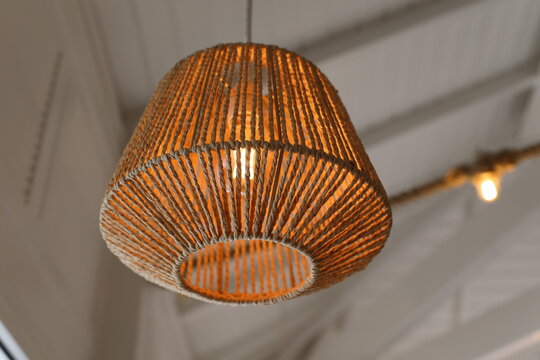 lustre en rotin