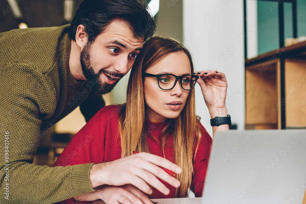 Aufkleber shocked software developers received email from employers while installing antivirus on laptop compu