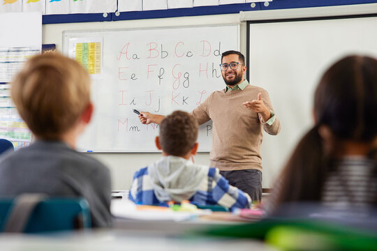 Elementary literature teacher teaching alphabet to children