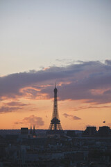 Naklejka premium The Eiffel Tower at sunset.