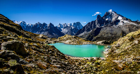 Obraz premium Mountain lake view. Mountain lake landscape