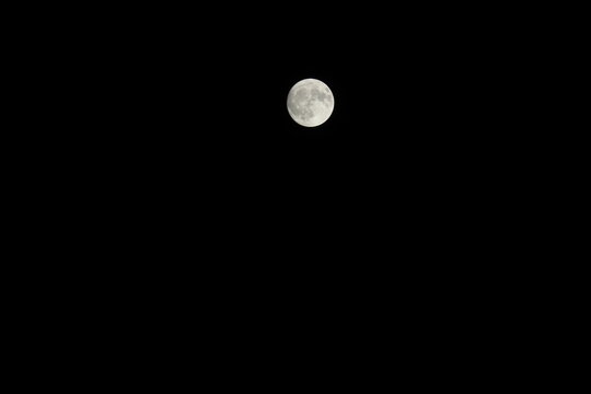 Full moon photographed using a 200mm telephoto lens taken from Kobe Hyogo, Japan