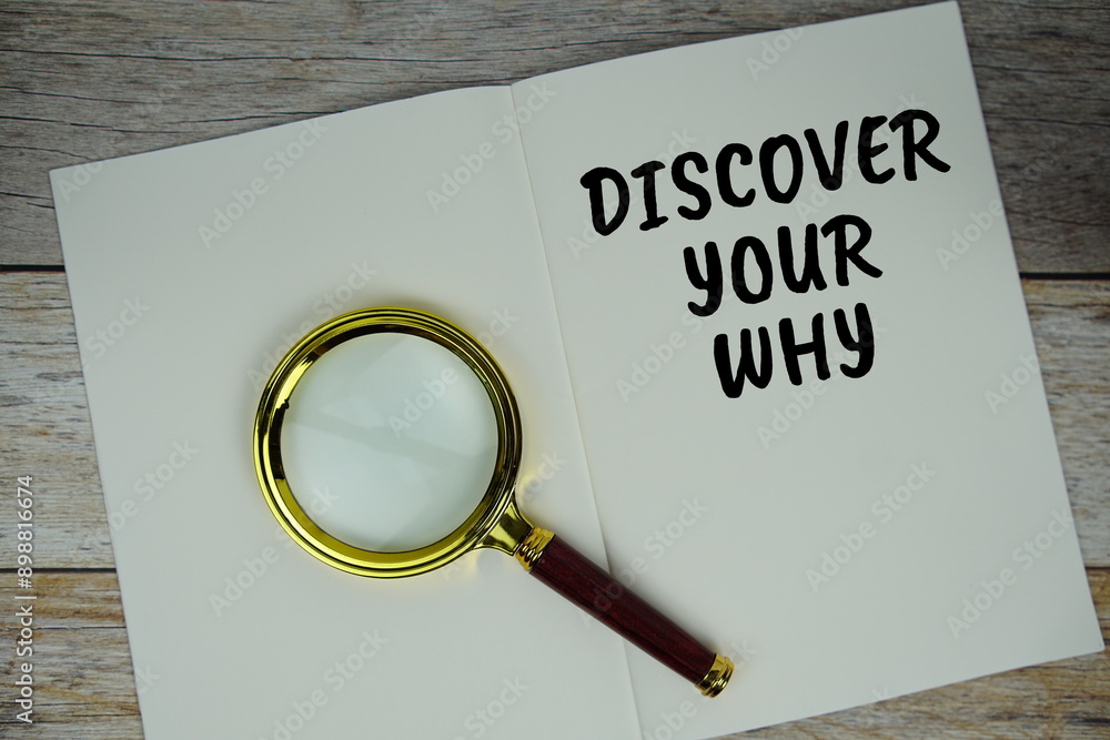 Poster discover your why text on note page with magnifying glass top view on wooden background