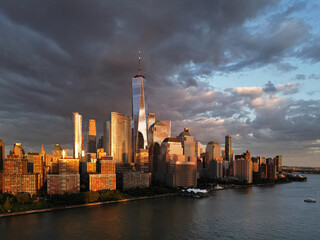 Obraz premium Cloud in NYC, New York City Skyline with dramatic sky. American Skyscrapers. Drone view of New York City skyline, cityscape of Manhattan in New York. Panoramic view on Manhattan. USA NY.