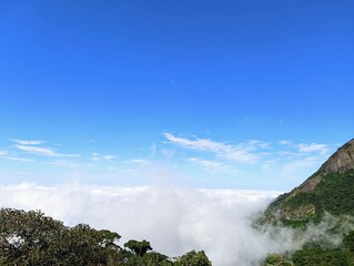 Céu do ponto mais alto da serra de Teresópolis, acima das nuvens