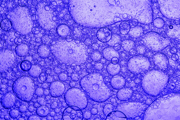 Macro purple bubble texture,a close up of a blue and purple background with bubbles,Oil bubbles in...