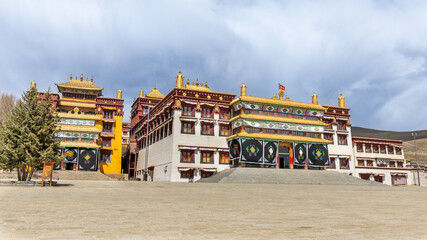 The Litang Chode Monastery was built in 1580, honoring the third Dalai Lama. It is one of the key tourist attraction in Litang, Sichuan, China