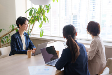 女性　ビジネス