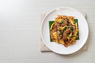 stir-fried instant noodle with pork and egg