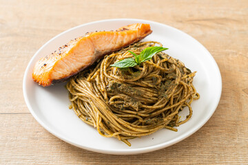pesto spaghetti pasta with grilled salmon
