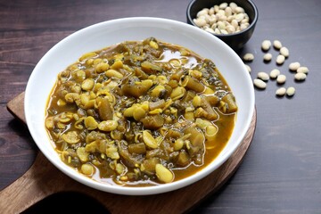Aluche fatfate or alu wal chi patal bhaji is a traditional, authentic Maharashtrian dish. colocasia leaves and lima beans curry. It has a sweet and sour taste. Valachi aamti. Fadfade. Monsoon recipes.