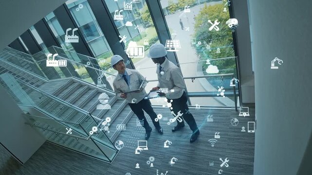 施設で働く作業員と産業テクノロジー