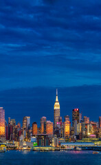 Obraz premium New York City Skyline in Beautiful Clouds, USA