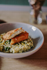 Plant-based Fisch mit Risotto