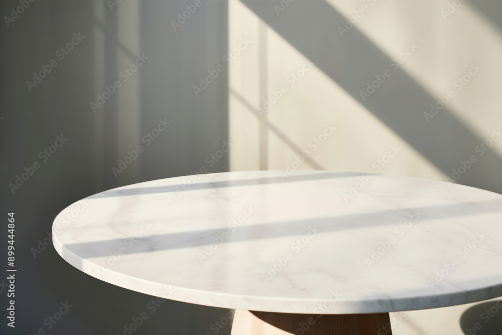 Poster Empty round marble table with sunlight shadow on white wall background. Perfect for product placement or mockup templates
