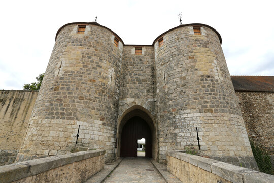 Entr&eacute;e du ch&acirc;teau Fort de Dourdan
