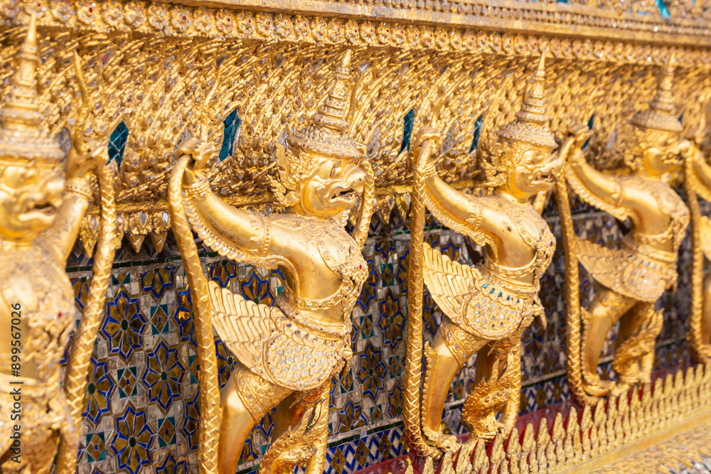 Wall mural Popular attractions of Bangkok, Thailand: Lumphini Park, a marke