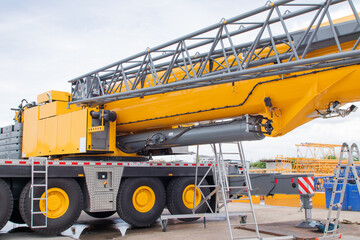 Hydraulic Systems in Mobile Cranes: Powerful Cylinders for Lifting the Jib Boom
