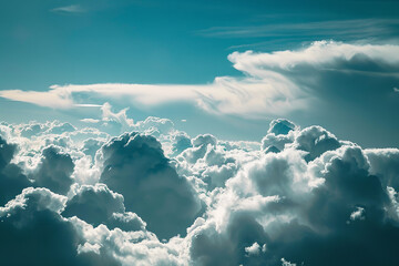 Naklejka premium Dynamic Cloud Formations on a Softly Lit Cloudy Day