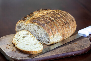 Sliced ​​artisanal rustic bread on a wooden surface